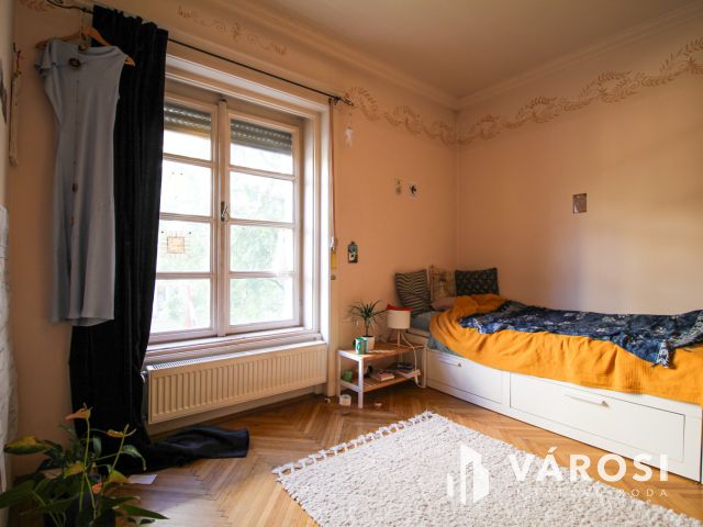 Rusztikus nagypolgári lakás eladó a Lövőház utcában