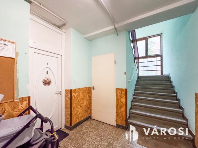 Teljesen felújított földszinti lakás a Budapest körúton