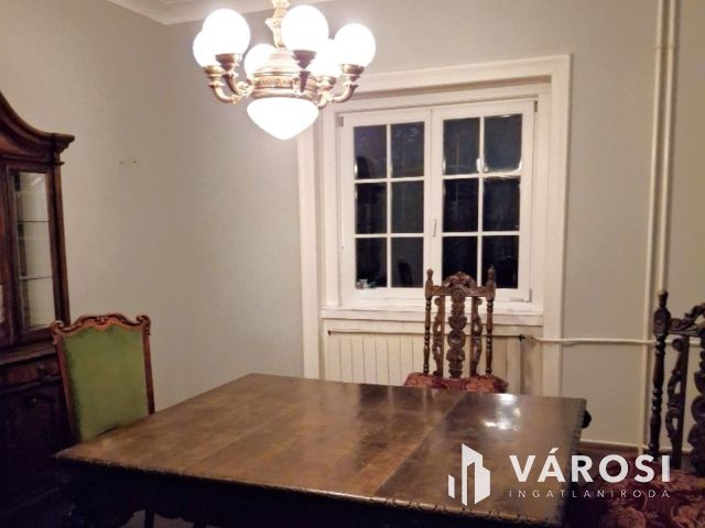 Nagypolgári villa parkosított kerttel, Dunai panorámával