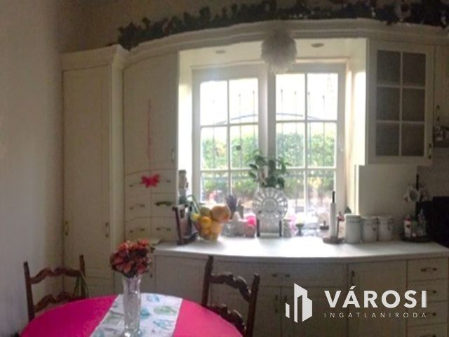 Nagypolgári villa parkosított kerttel, Dunai panorámával