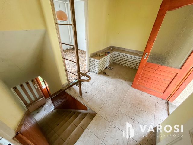 Felújítandó sorház természetközeli helyen!