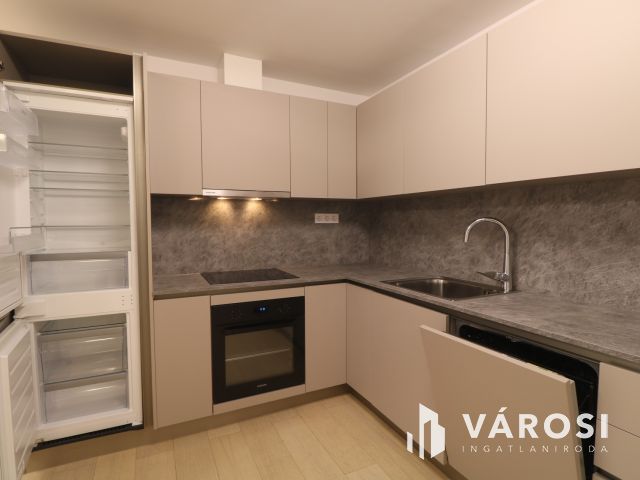 Cédrusban 1. emelti lakás eladó