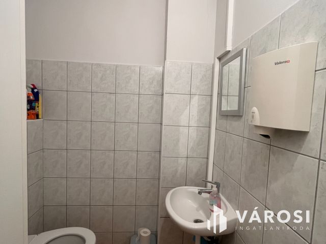 Debrecen Tócóskerti Üzlethelyiség Nagyon Jó Helyen Eladó!