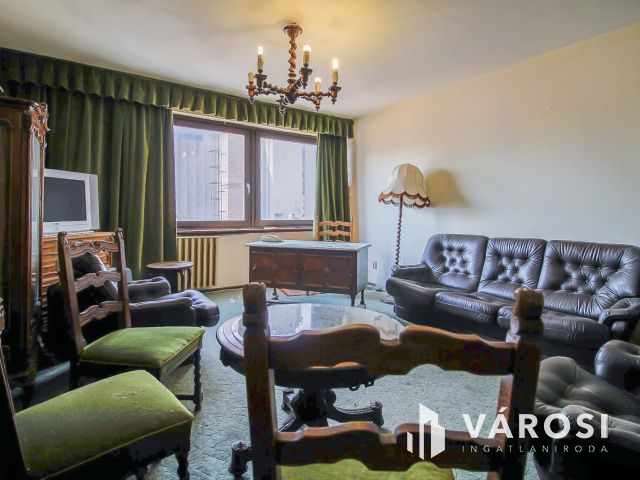 Citadellára néző belvárosi lakás eladó