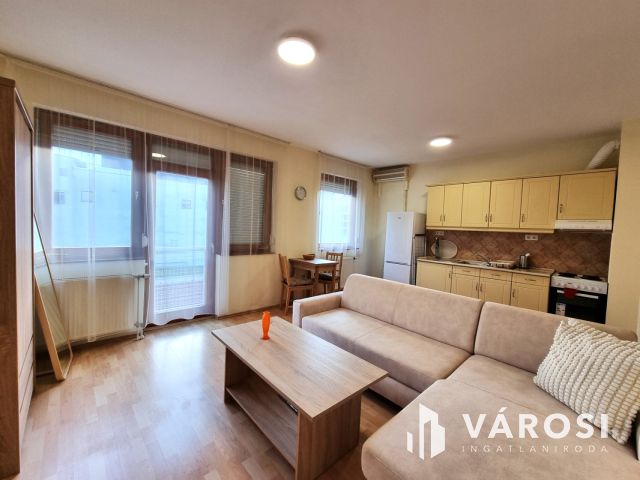 Modern, liftes garzon kiadó Békéscsaba belvárosában!