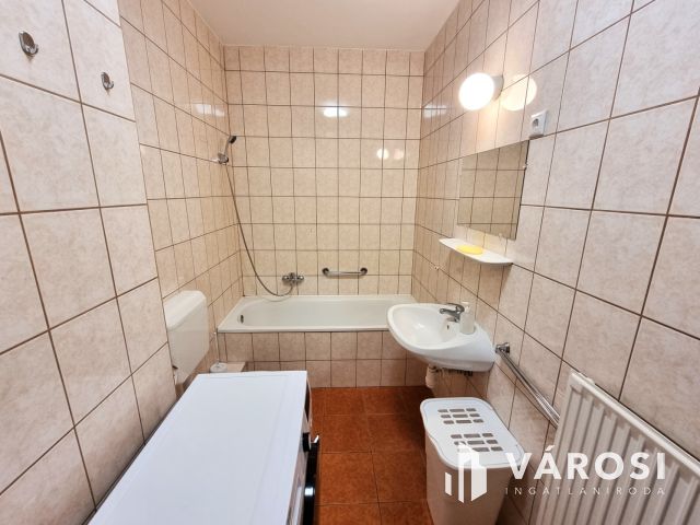 Modern, liftes garzon kiadó Békéscsaba belvárosában!